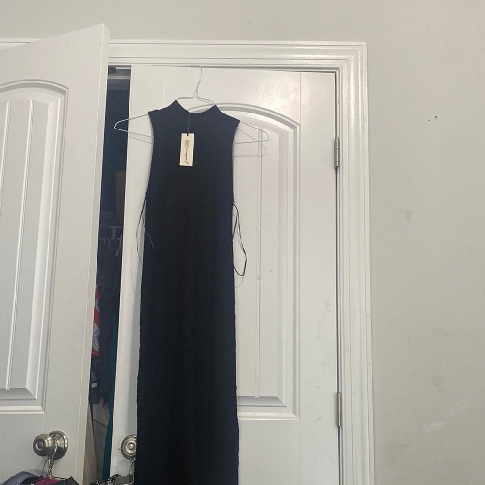 Elegant Black Sleeveless Dress